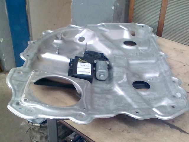 bontott AUDI A8 Bal hátsó Ablakemelő Szerkezet (Elektromos)