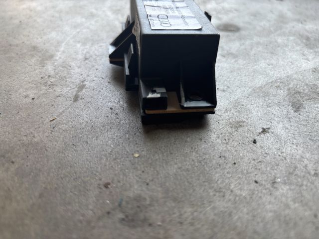 bontott AUDI A8 Bal hátsó Ajtó Vezérlőegység