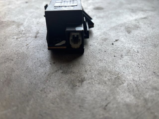 bontott AUDI A8 Bal hátsó Ajtó Vezérlőegység