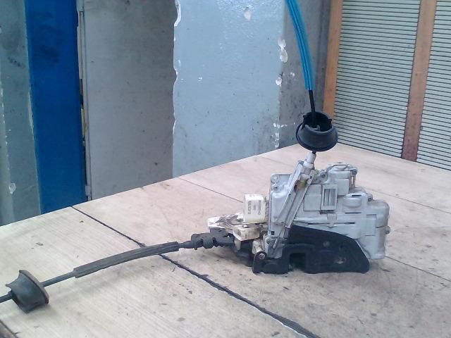 bontott AUDI A8 Bal hátsó Ajtózár