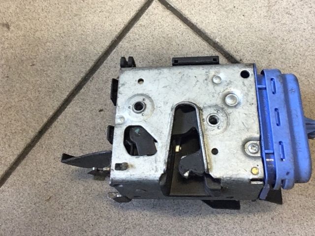 bontott AUDI A8 Bal hátsó Ajtózár