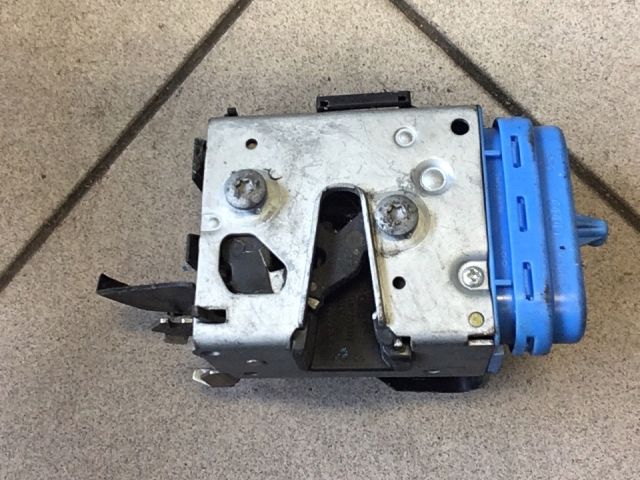 bontott AUDI A8 Bal hátsó Ajtózár