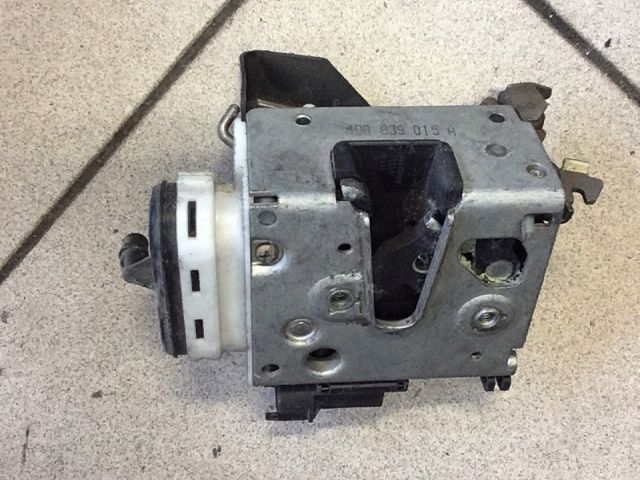 bontott AUDI A8 Bal hátsó Ajtózár