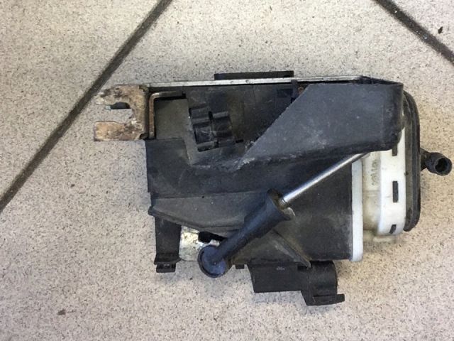 bontott AUDI A8 Bal hátsó Ajtózár