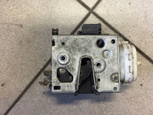 bontott AUDI A8 Bal hátsó Ajtózár