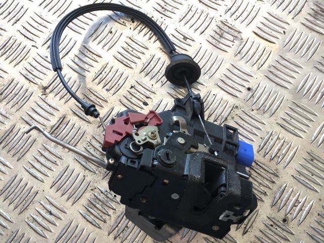 bontott AUDI A8 Bal hátsó Ajtózár