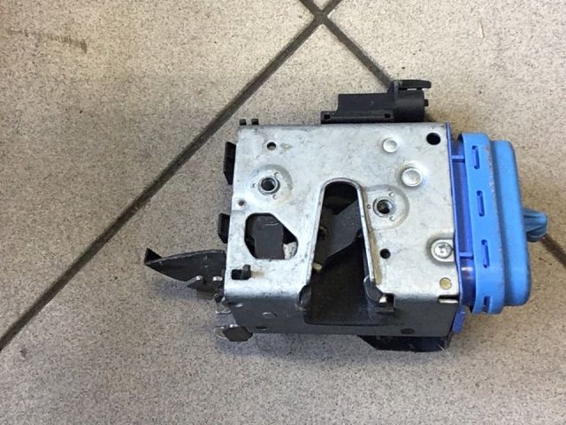 bontott AUDI A8 Bal hátsó Ajtózár