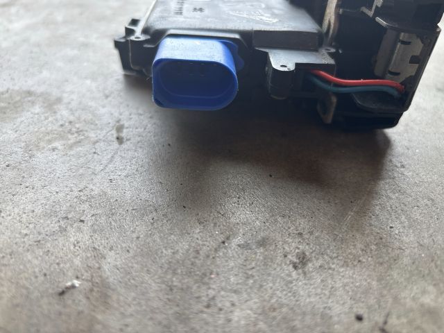 bontott AUDI A8 Bal hátsó Ajtózár