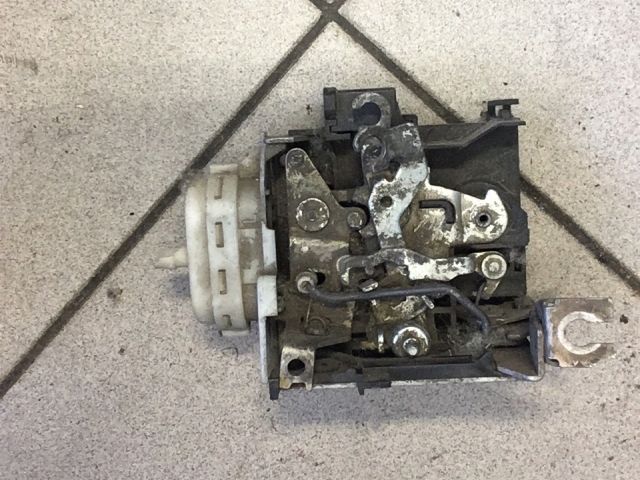 bontott AUDI A8 Bal hátsó Ajtózár