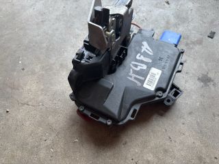 bontott AUDI A8 Bal hátsó Ajtózár