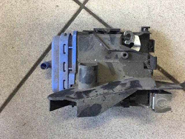 bontott AUDI A8 Bal hátsó Ajtózár