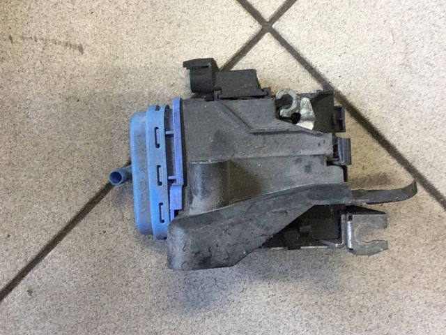 bontott AUDI A8 Bal hátsó Ajtózár