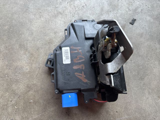 bontott AUDI A8 Bal hátsó Ajtózár