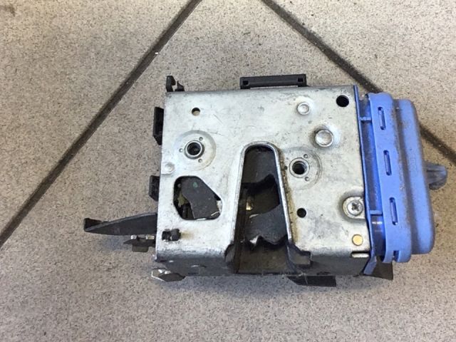 bontott AUDI A8 Bal hátsó Ajtózár