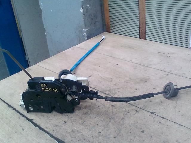 bontott AUDI A8 Bal hátsó Ajtózár