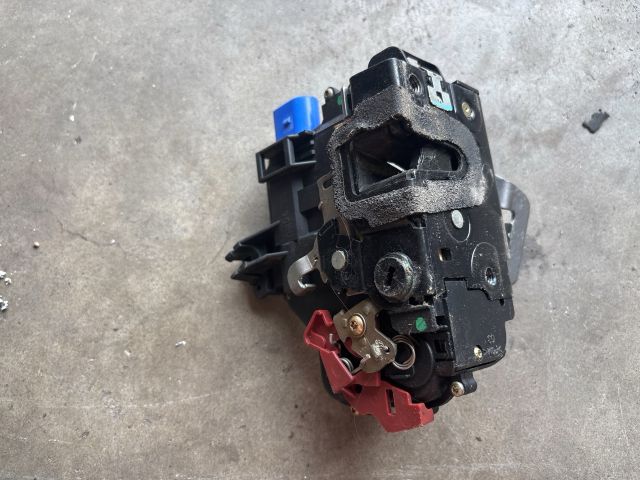 bontott AUDI A8 Bal hátsó Ajtózár