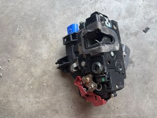 bontott AUDI A8 Bal hátsó Ajtózár