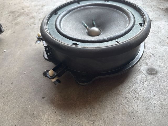 bontott AUDI A8 Bal hátsó Hangszóró