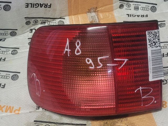 bontott AUDI A8 Bal Hátsó Lámpa