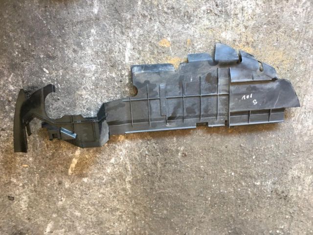 bontott AUDI A8 Bal Hűtő Légterelő