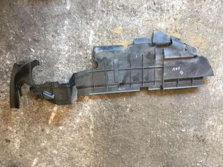 bontott AUDI A8 Bal Hűtő Légterelő