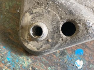 bontott AUDI A8 Bal Lengőkar Tartó