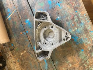 bontott AUDI A8 Bal Lengőkar Tartó