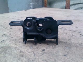 bontott AUDI A8 Bal Motorháztető Zárszerkezet