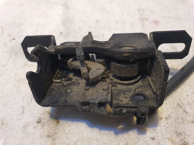 bontott AUDI A8 Bal Motorháztető Zárszerkezet