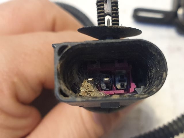 bontott AUDI A8 Bal Motorháztető Zárszerkezet