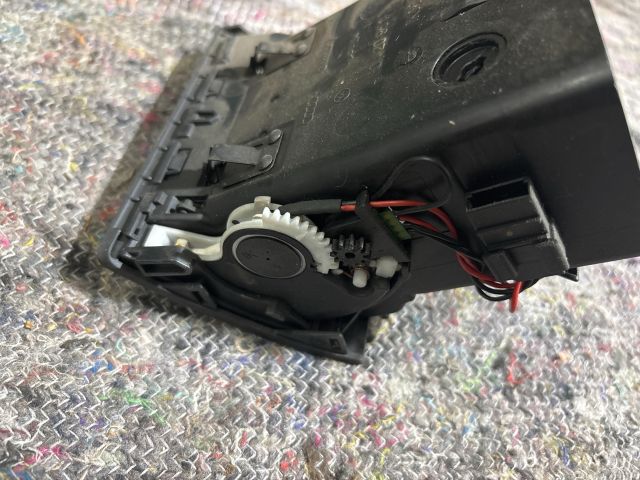 bontott AUDI A8 Bal Szellőző