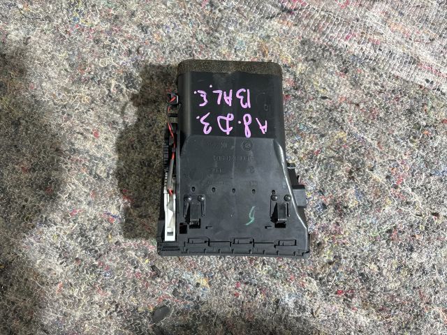 bontott AUDI A8 Bal Szellőző