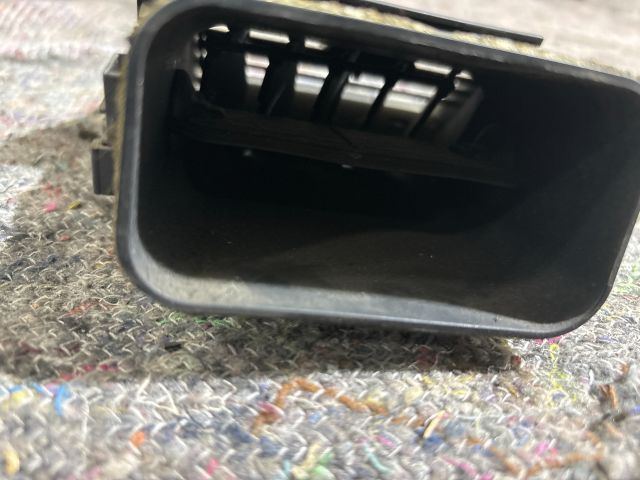 bontott AUDI A8 Bal Szellőző