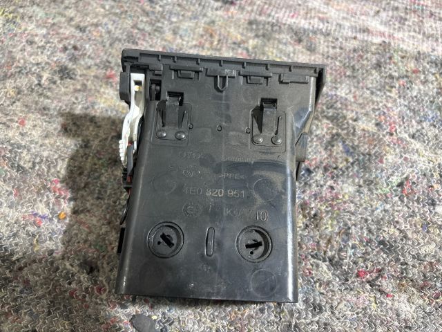 bontott AUDI A8 Bal Szellőző