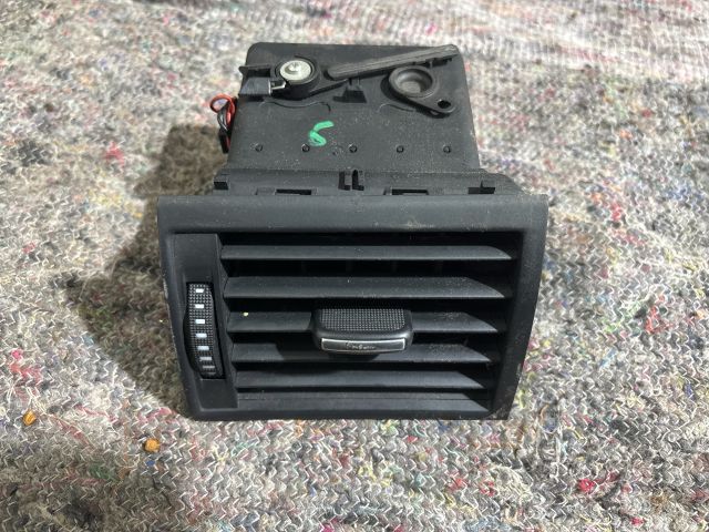 bontott AUDI A8 Bal Szellőző