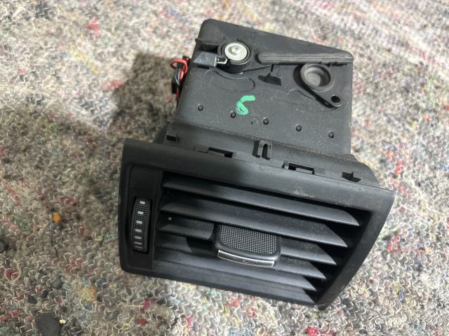 bontott AUDI A8 Bal Szellőző