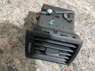 bontott AUDI A8 Bal Szellőző