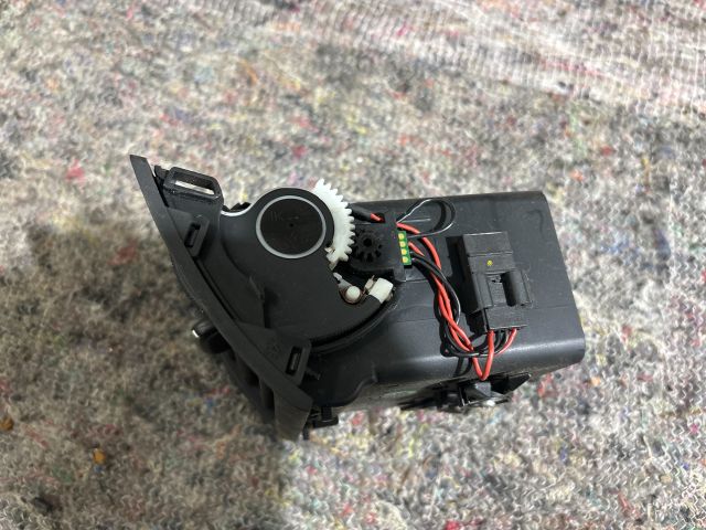 bontott AUDI A8 Bal Szellőző