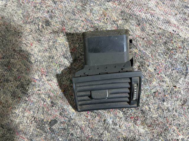 bontott AUDI A8 Bal Szellőző