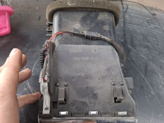 bontott AUDI A8 Bal Szellőző