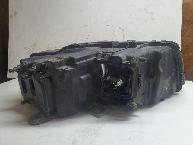 bontott AUDI A8 Bal Xenon Fényszóró