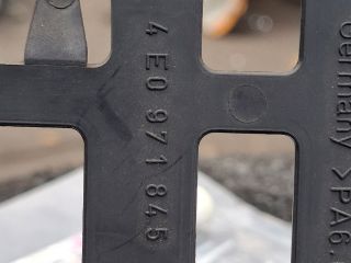 bontott AUDI A8 Biztosítéktábla Csomagtér