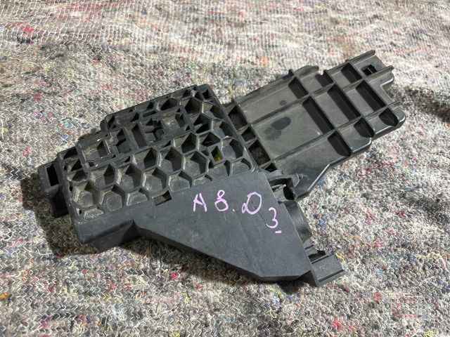 bontott AUDI A8 Biztosítéktábla Doboz