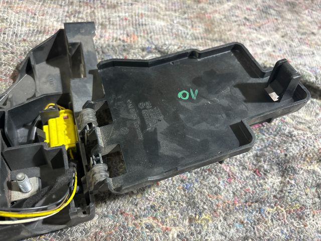 bontott AUDI A8 Biztosítéktábla Doboz