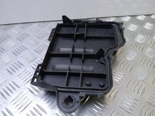 bontott AUDI A8 Biztosítéktábla Fedél