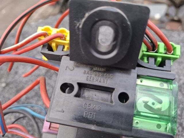 bontott AUDI A8 Biztosítéktábla Utastér