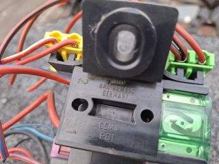 bontott AUDI A8 Biztosítéktábla Utastér