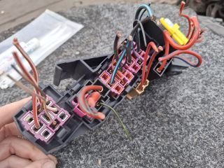 bontott AUDI A8 Biztosítéktábla Utastér