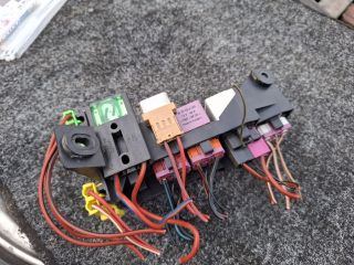 bontott AUDI A8 Biztosítéktábla Utastér