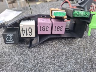 bontott AUDI A8 Biztosítéktábla Utastér